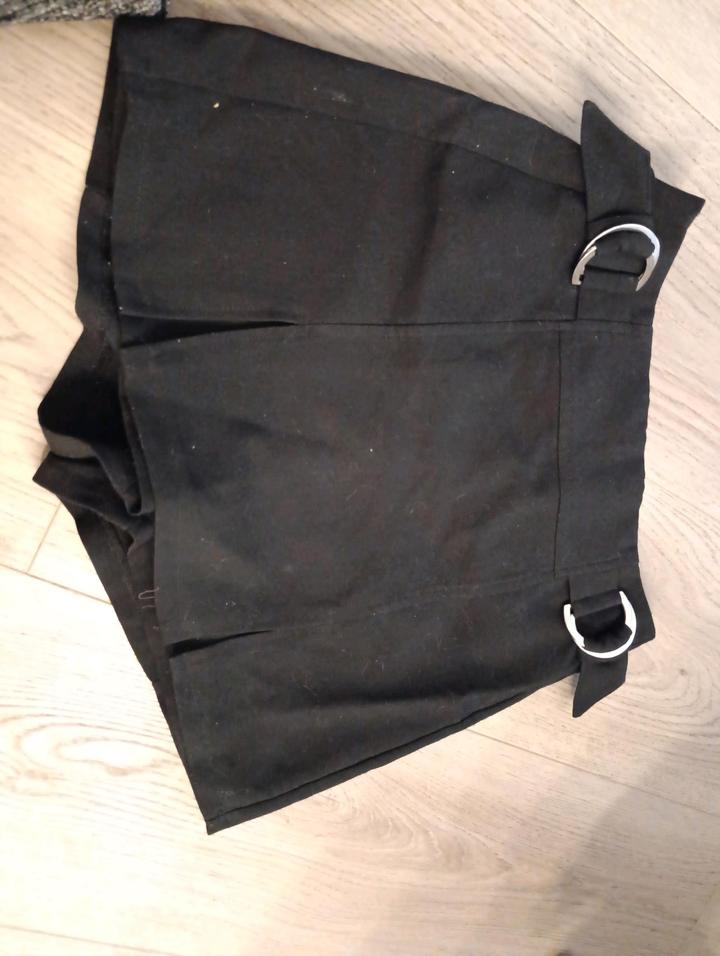 Bershka Продам юбку шорты .р 26