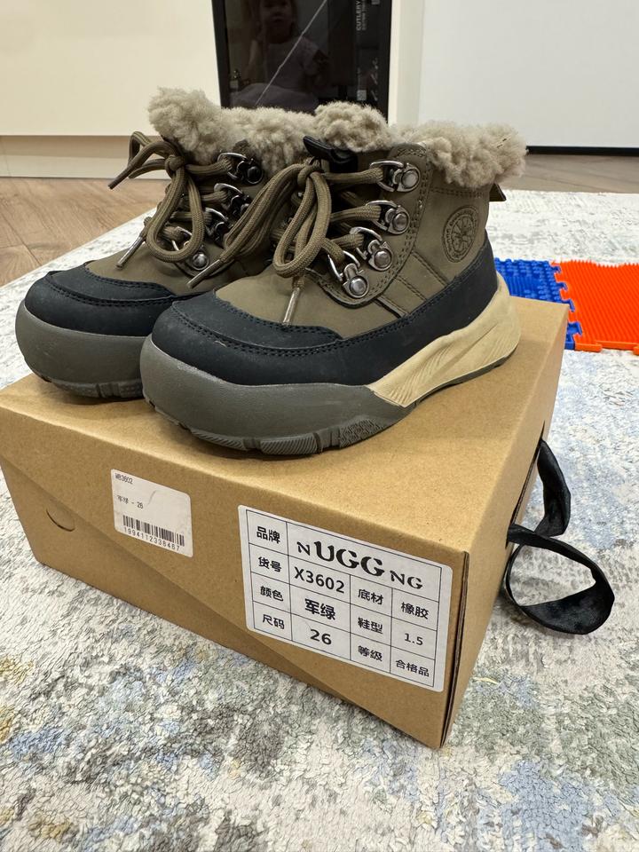 Детские ботинки UGG