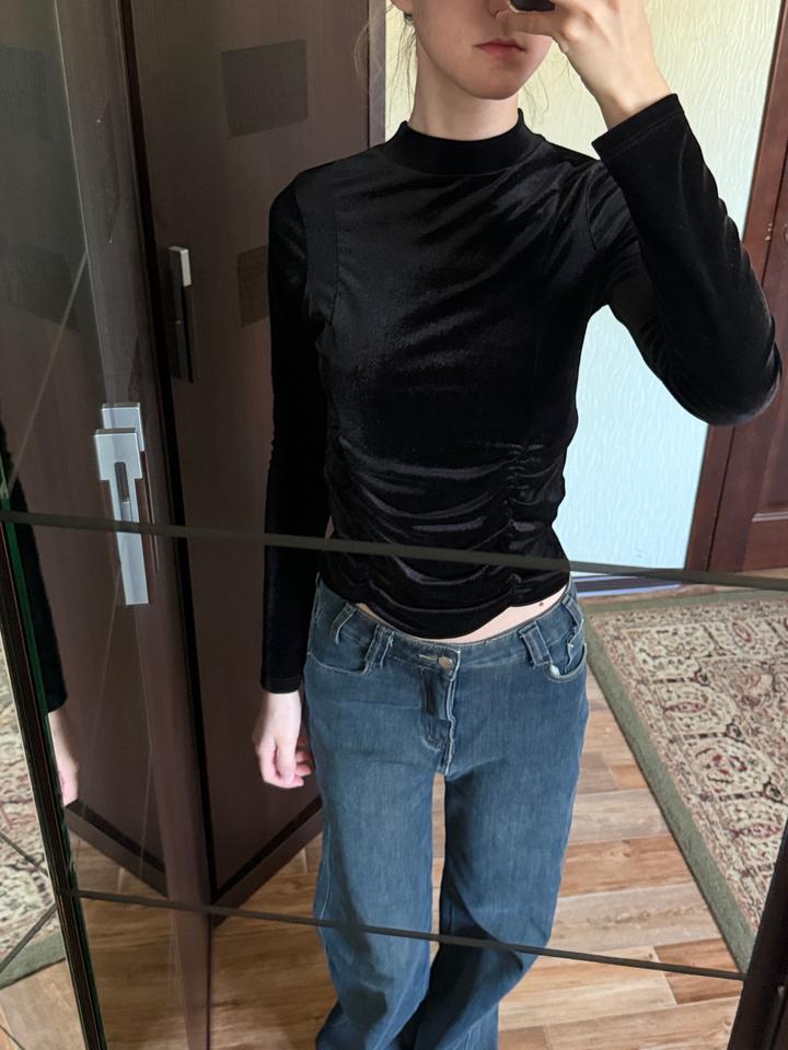 Велюровый топ Sinsay