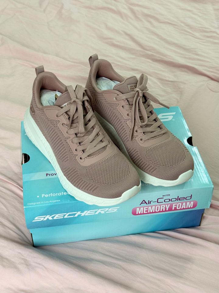 Skechers