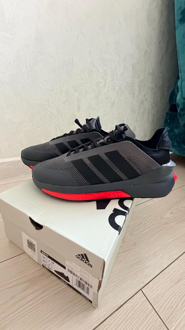 Кроссовки adidas Avryn