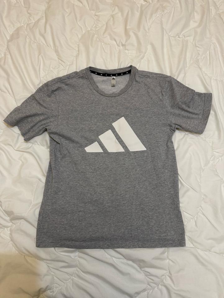 Adidas футболка серая