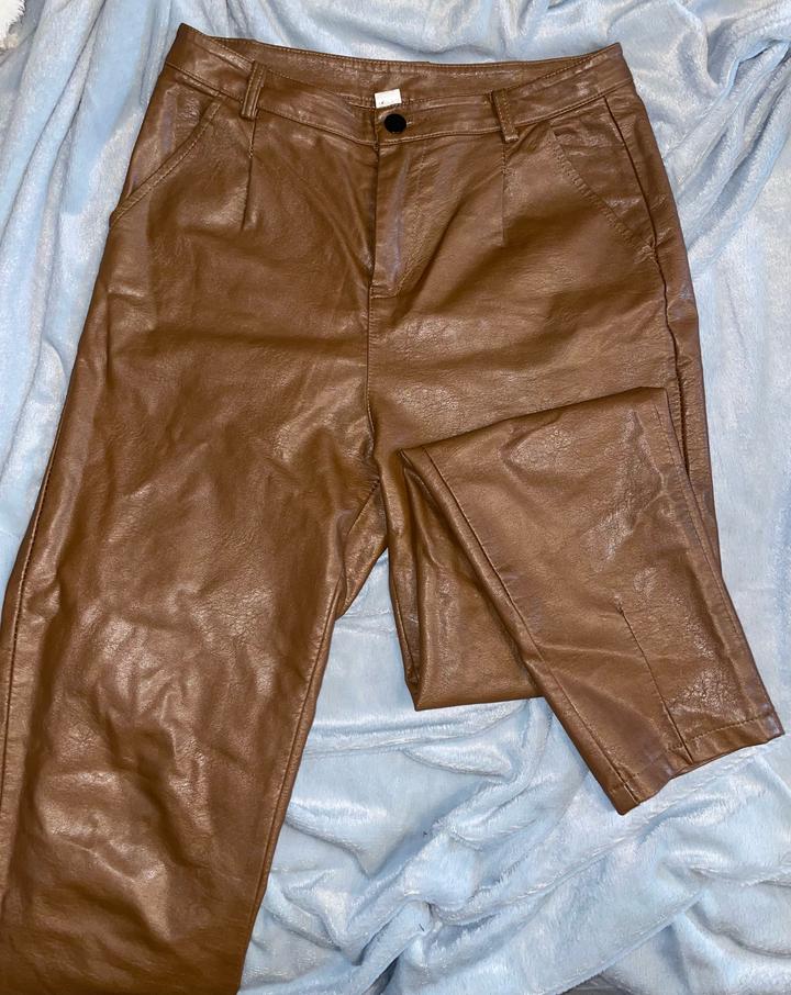 Брюки из экокожи