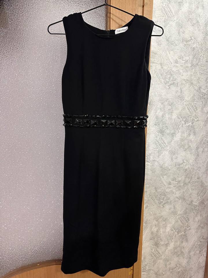 Черное платье Calvin Klein