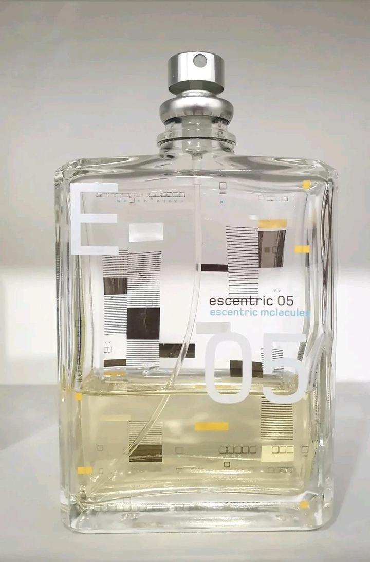 Escentric Molecules