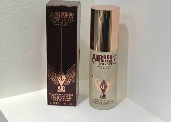 Спрей для фиксации макияжа Charlotte Tilbury Airbrush Flawless Setting Spray