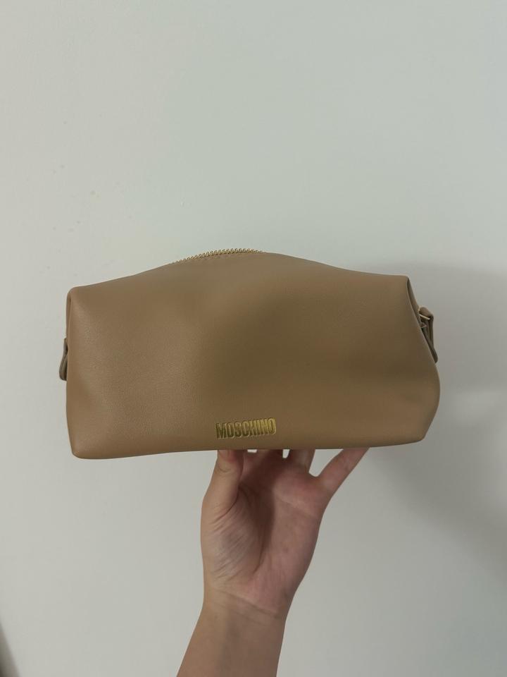 Косметичка moschino в коричневом оттенке+ мини набор бальзам для губ и крем
