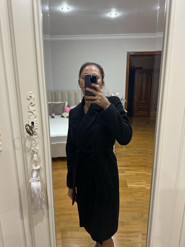 Черное пальто Stradivarius