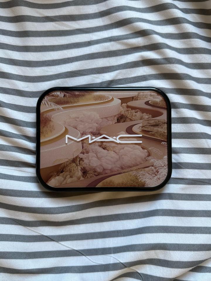 Палетка теней MAC Connect In Colour Unfiltered Nudes