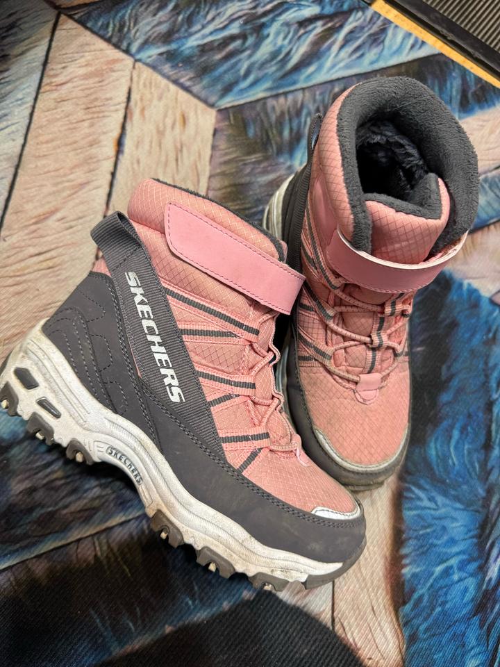 Skechers