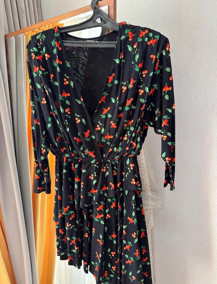 H&M Платье с принтом вишня🍒🖤