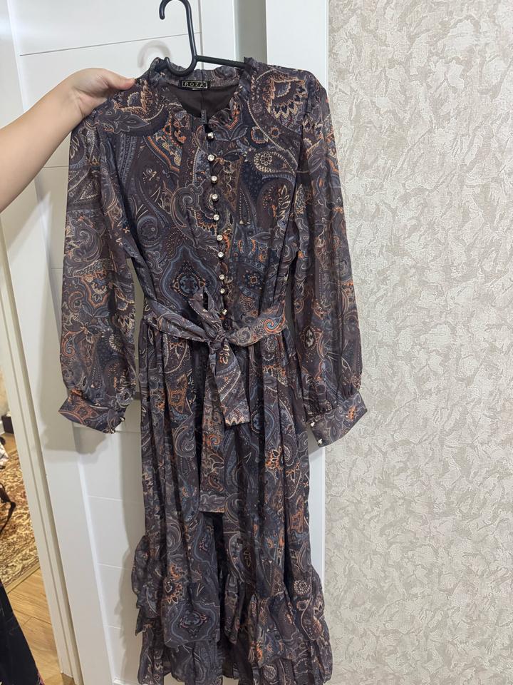 платье с принтом пейсли