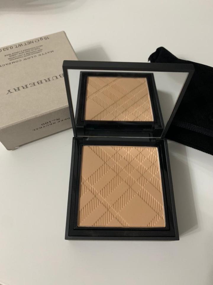 Burberry Пудра компактная