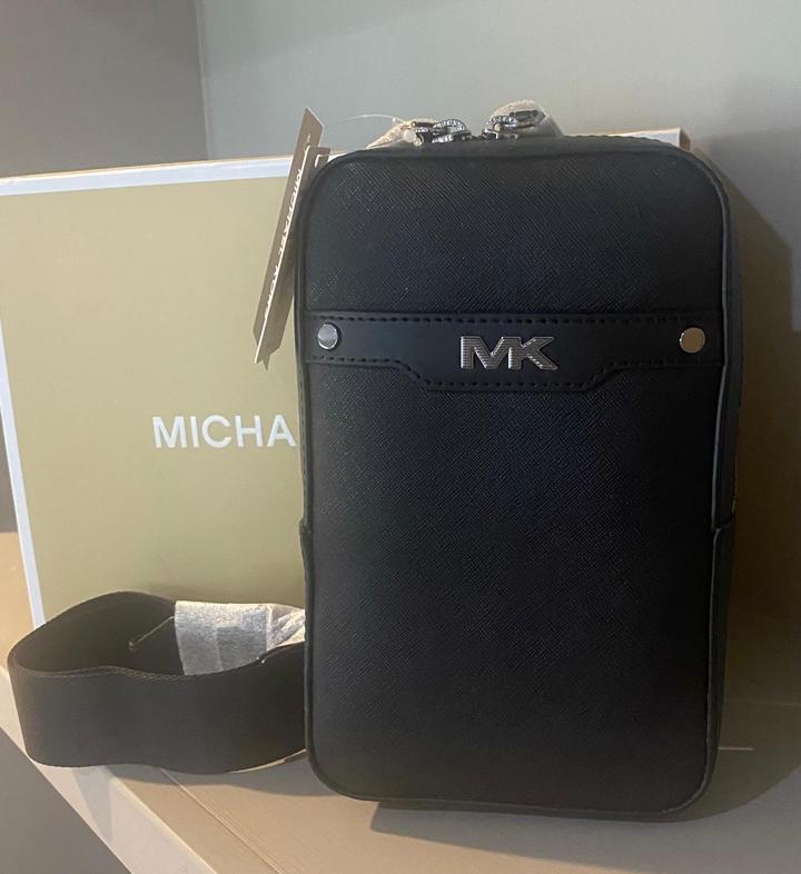 Сумка-слинг Michael Kors