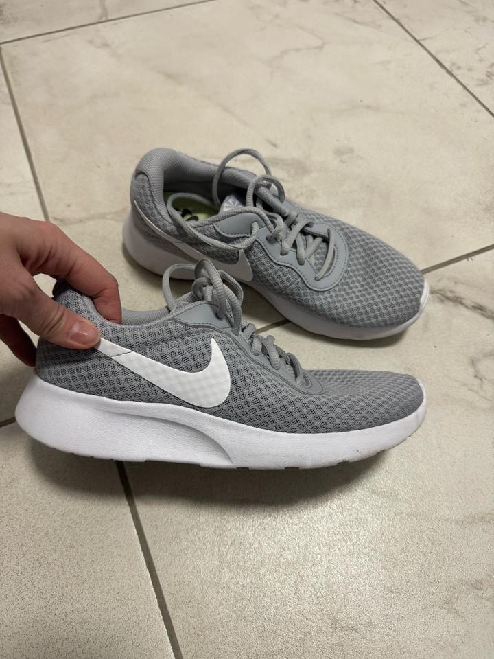 Кроссовки Nike
