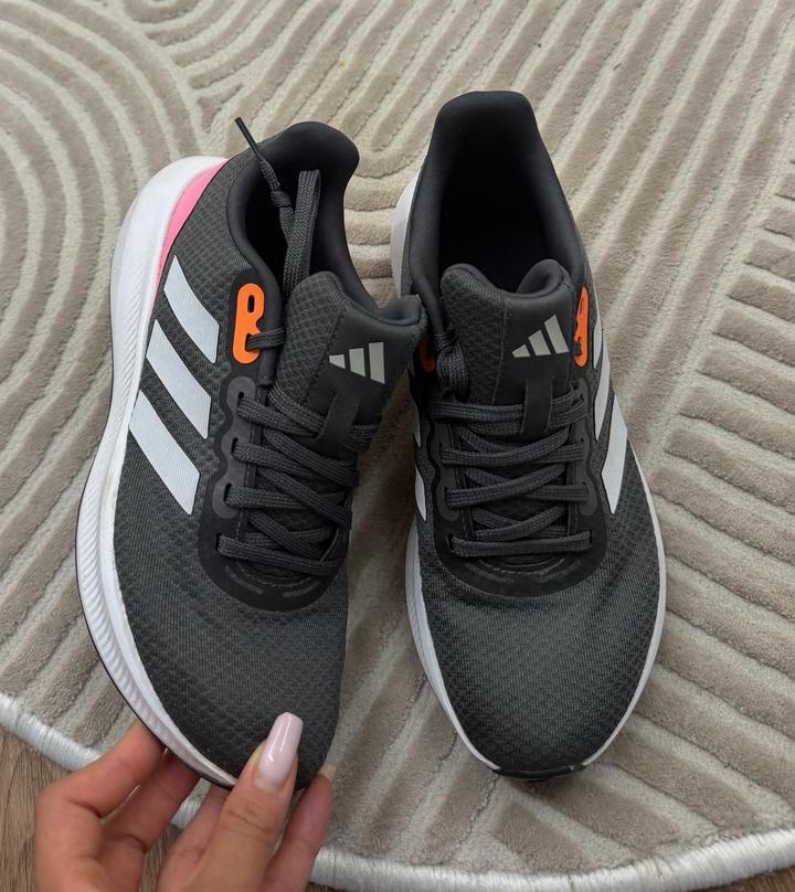 Кроссовки adidas
