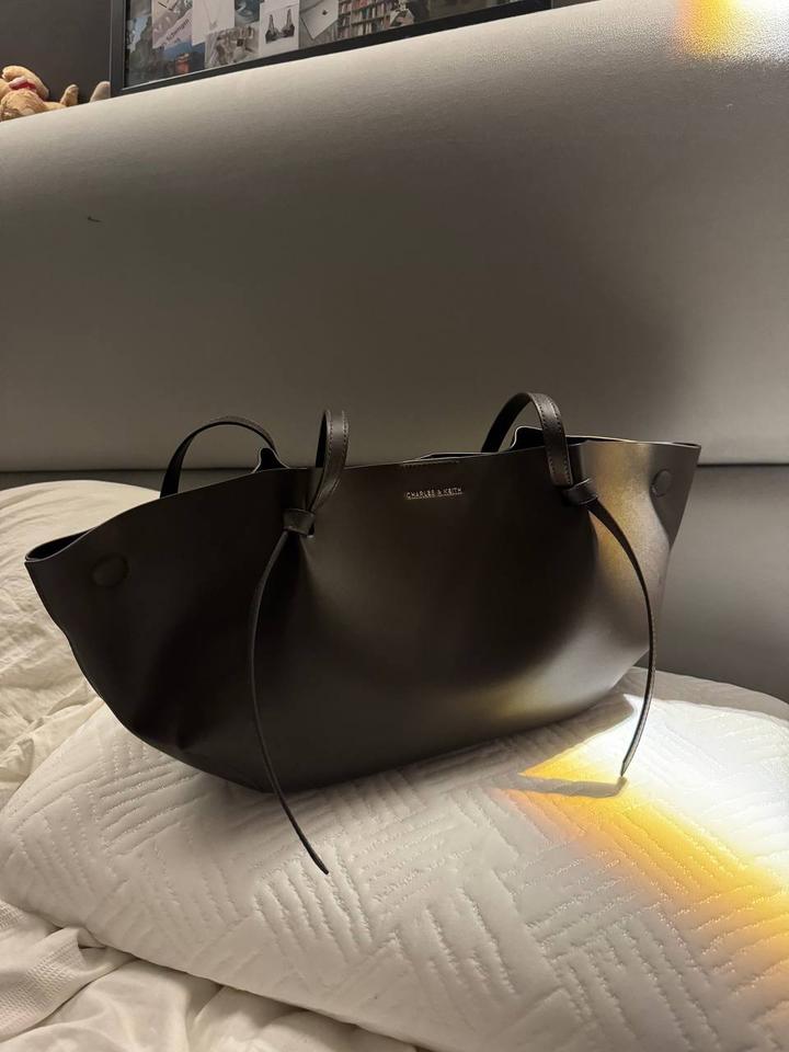 Сумка тоут Charles & Keith