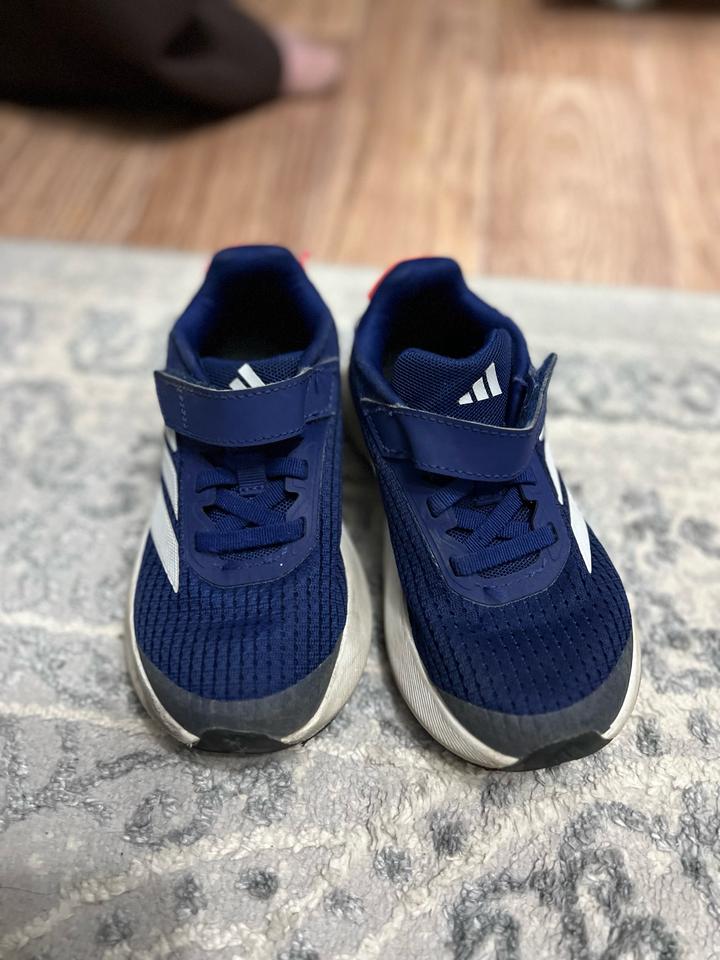Кроссовки adidas
