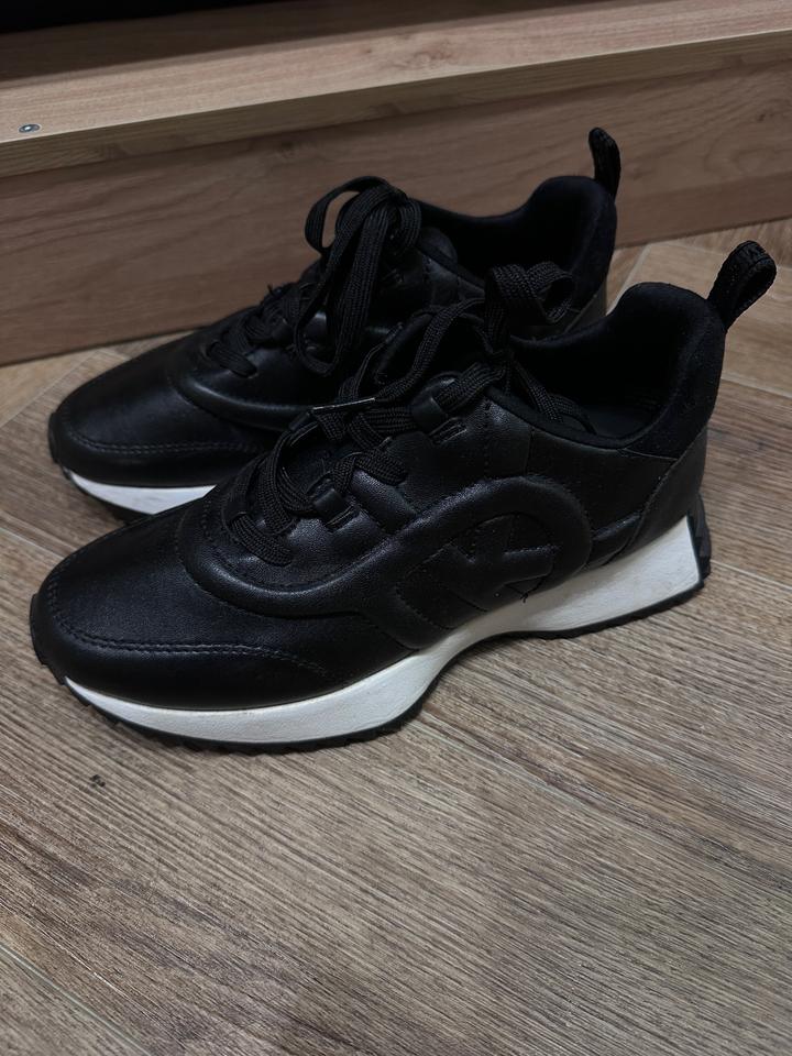 Кроссовки DKNY