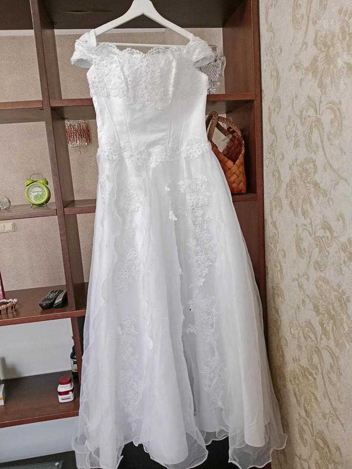 Платье нарядное свадебное