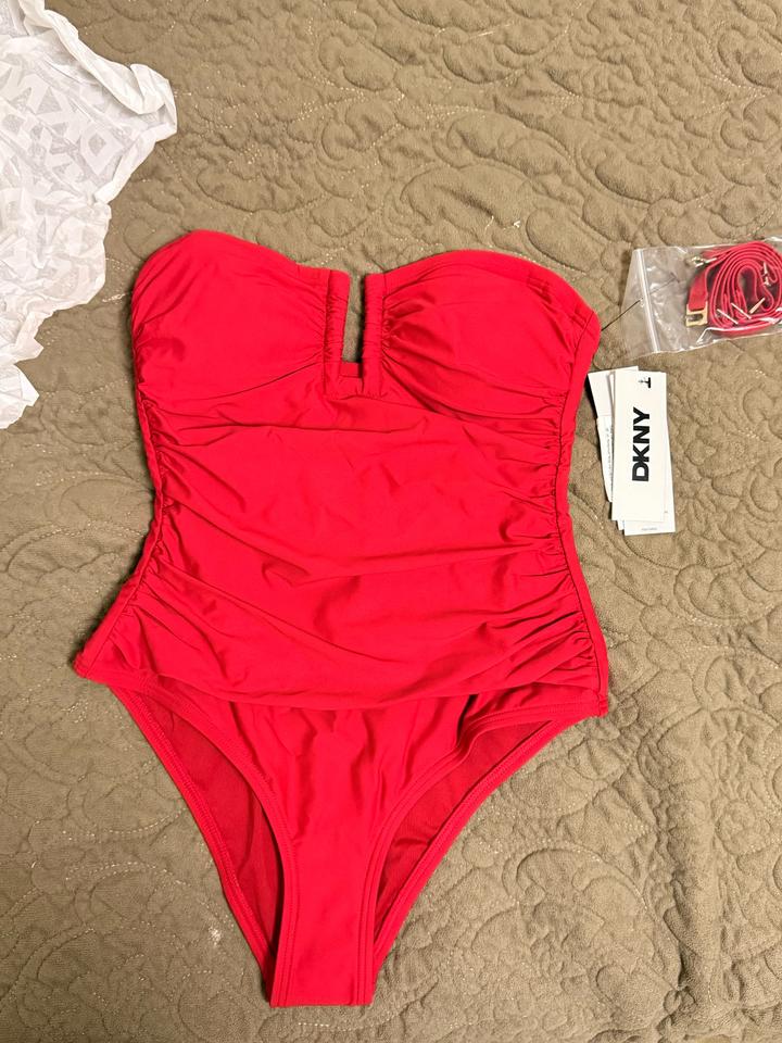 Слитный купальник DKNY