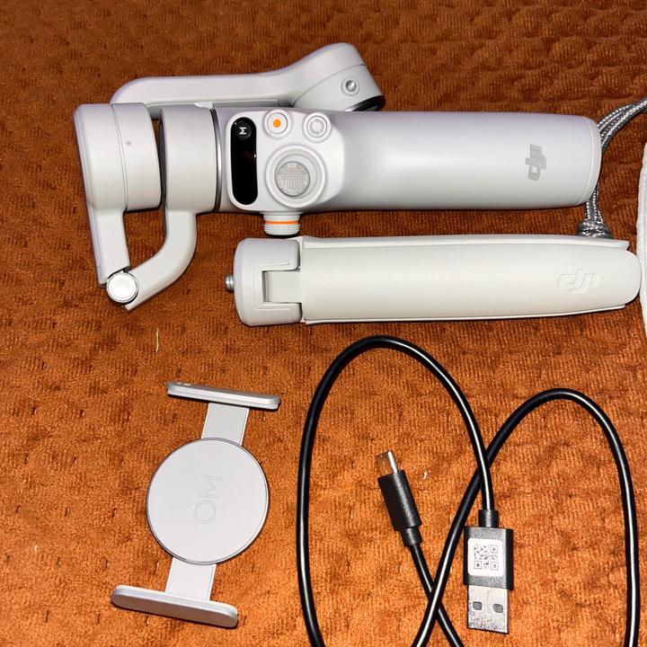 DJI