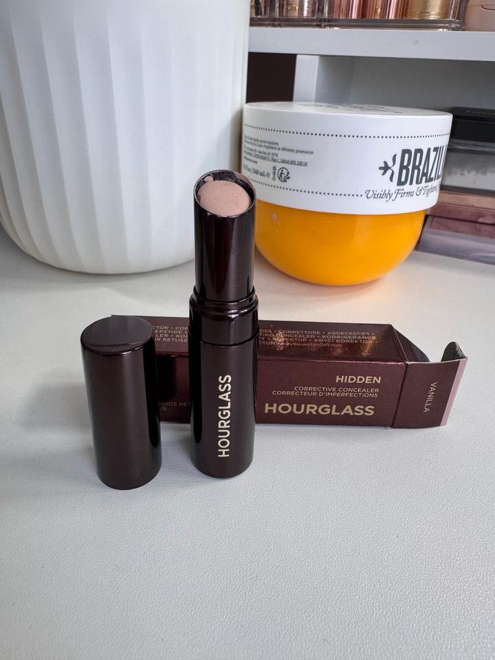 Hourglass корректор для лица