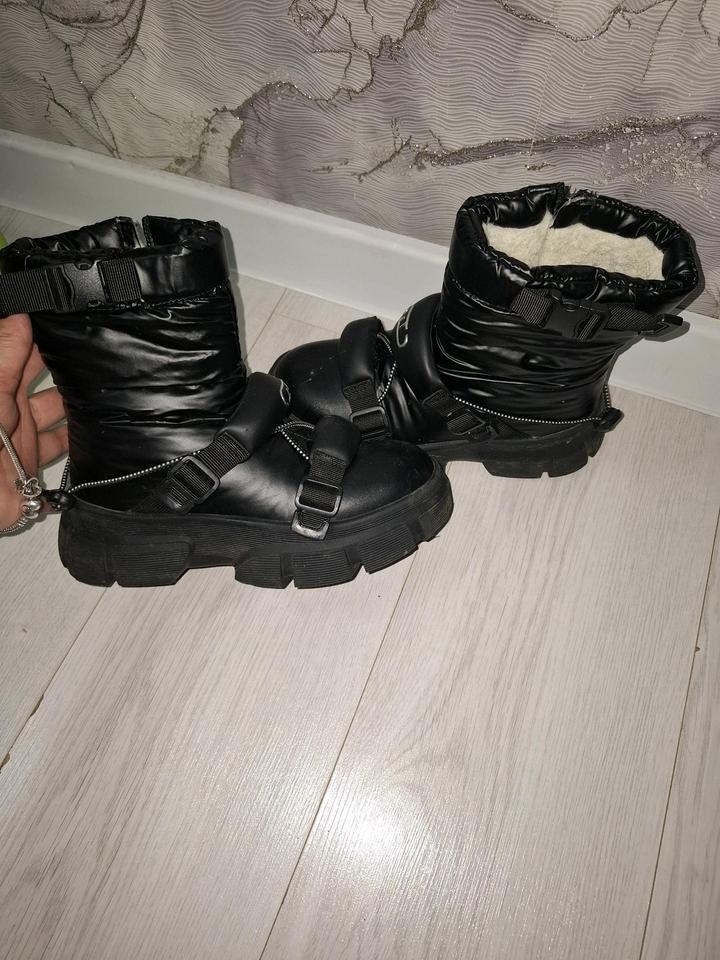 Продам дутики для девочки