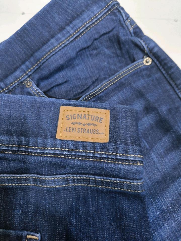 Levi's