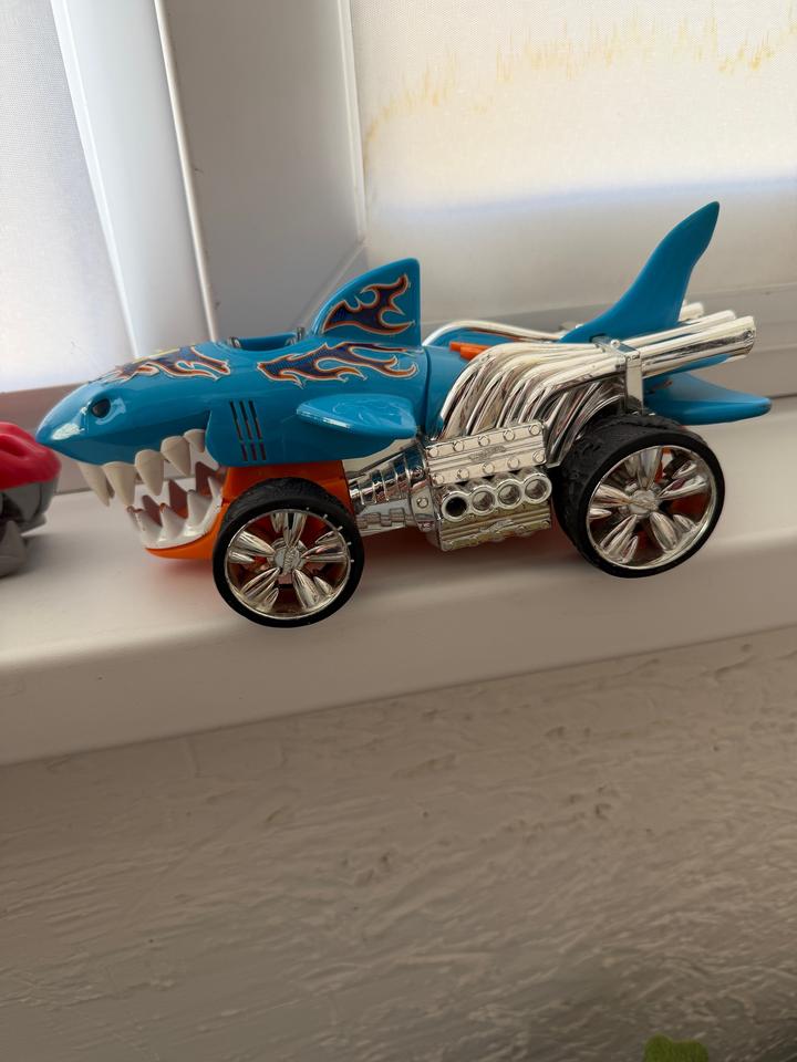Для детей Hot Wheels акула