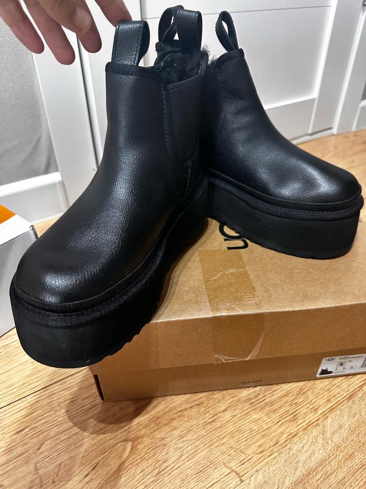 UGG