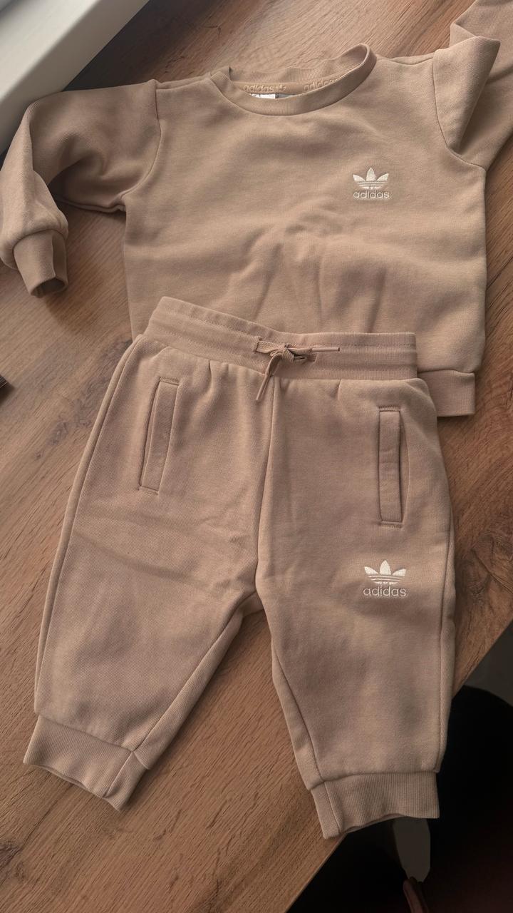 Спортивный костюм adidas