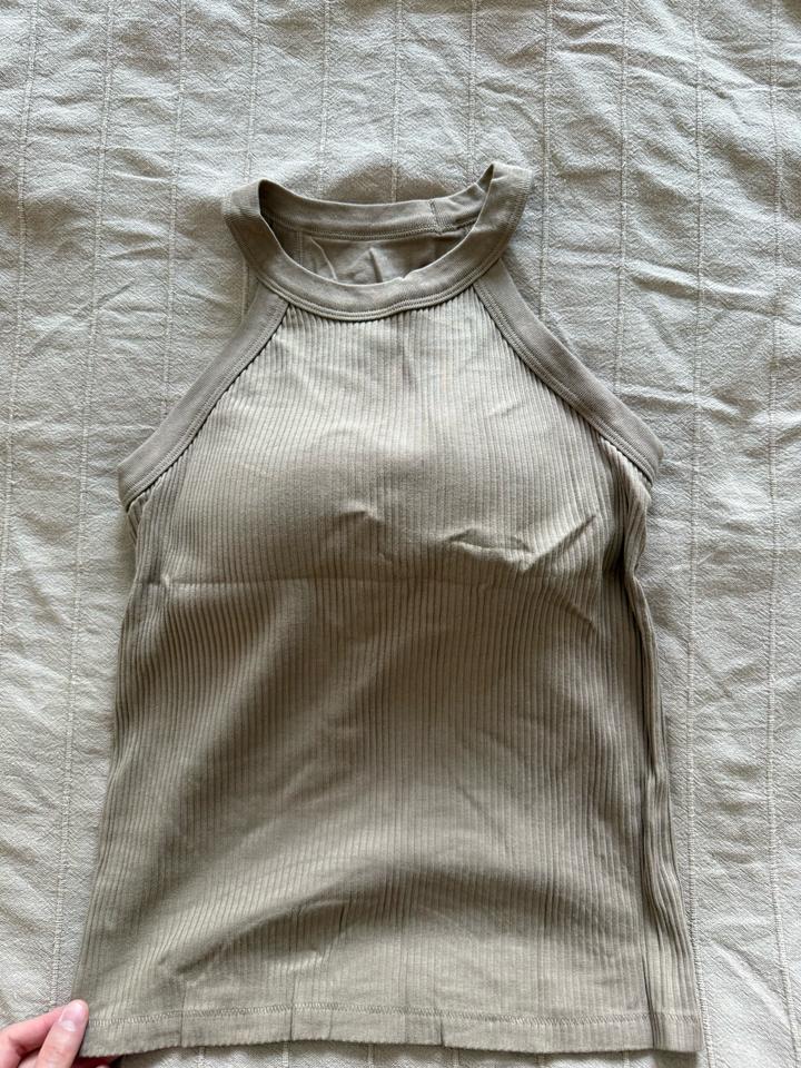 Uniqlo Топ в рубчик с чашечками