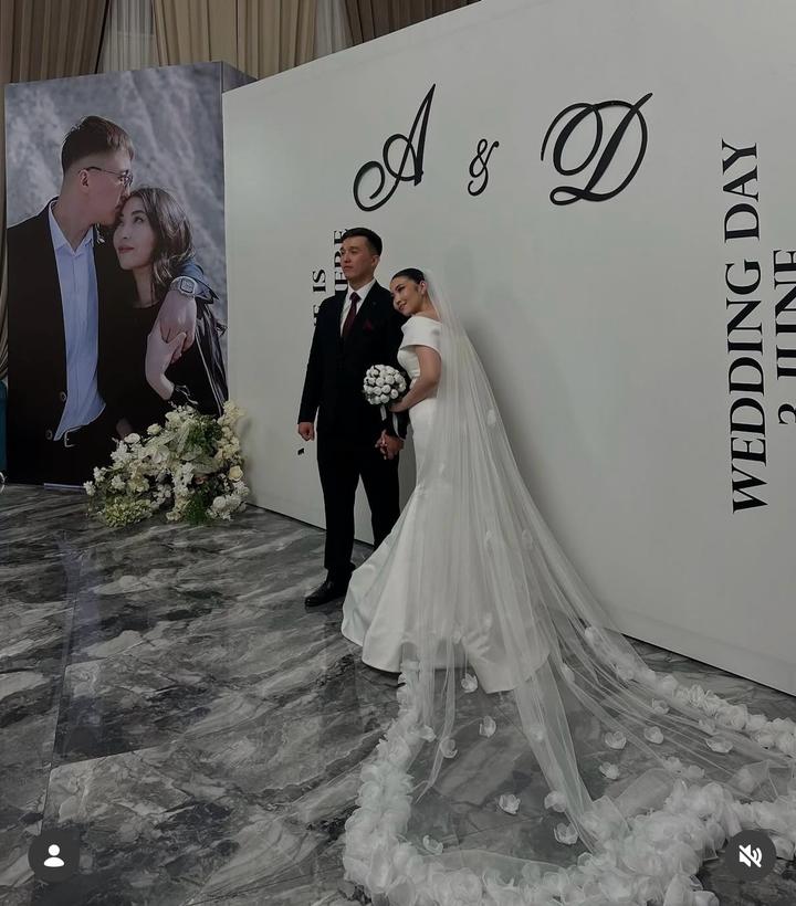 White Swan Свадебное платье с открытыми плечами