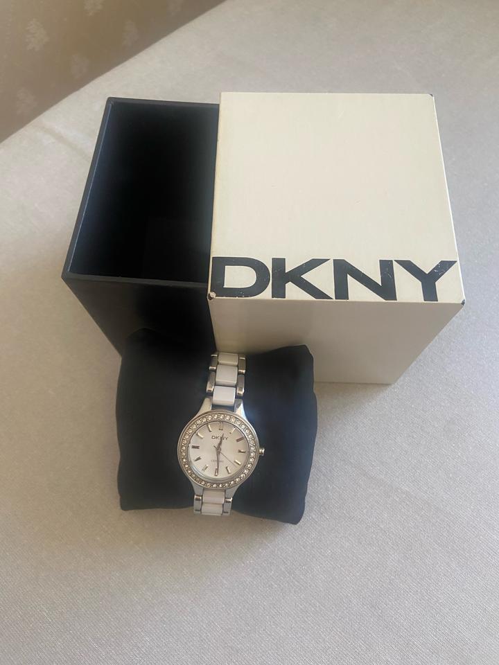 Часы DKNY