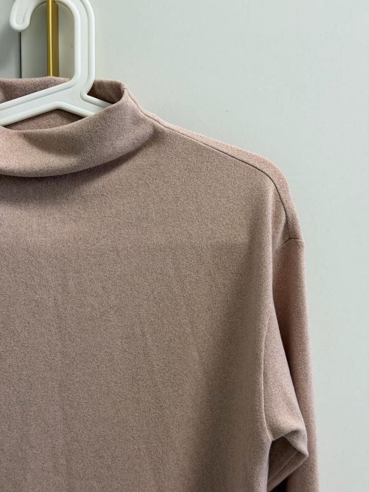 Пуловер Uniqlo