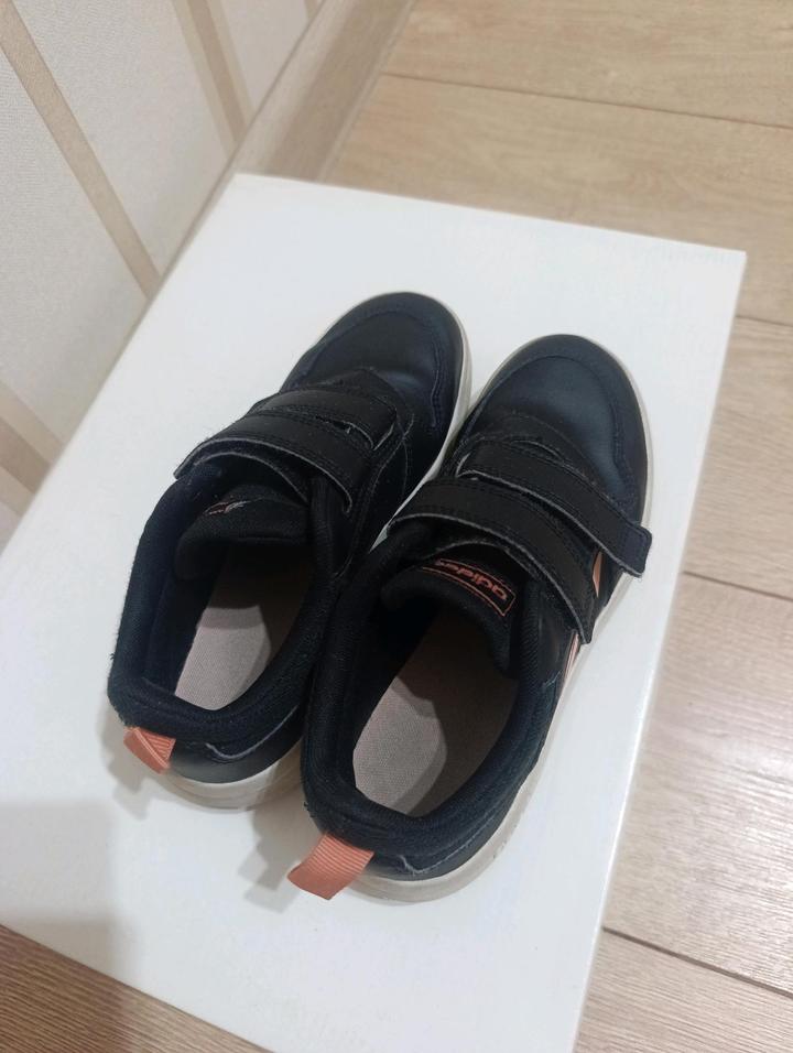 Кроссовки Adidas