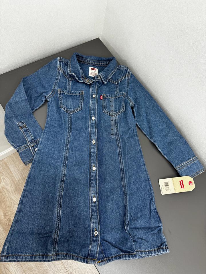 Levi's