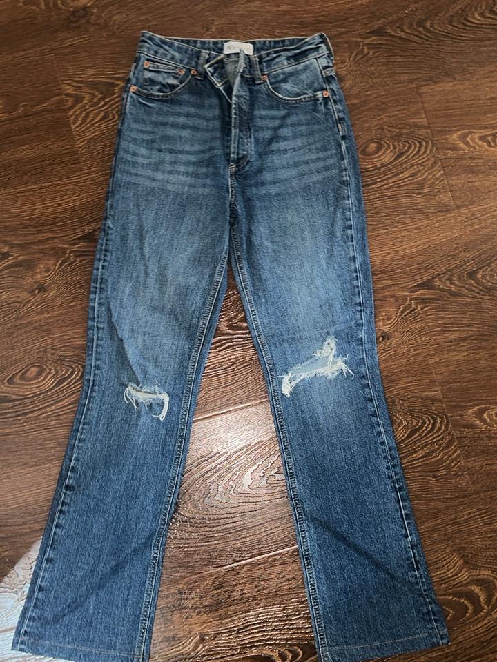синие джинсы zara