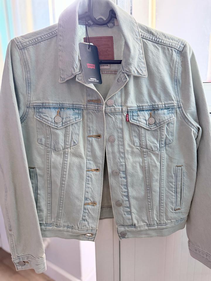 Levi's