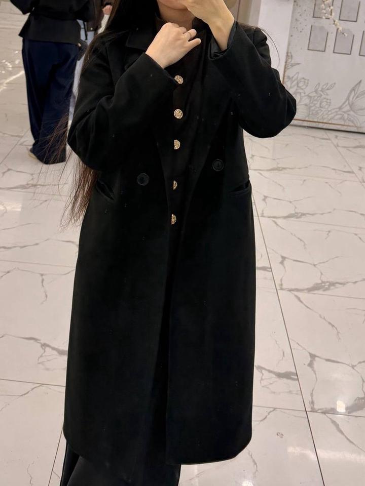 Черное пальто