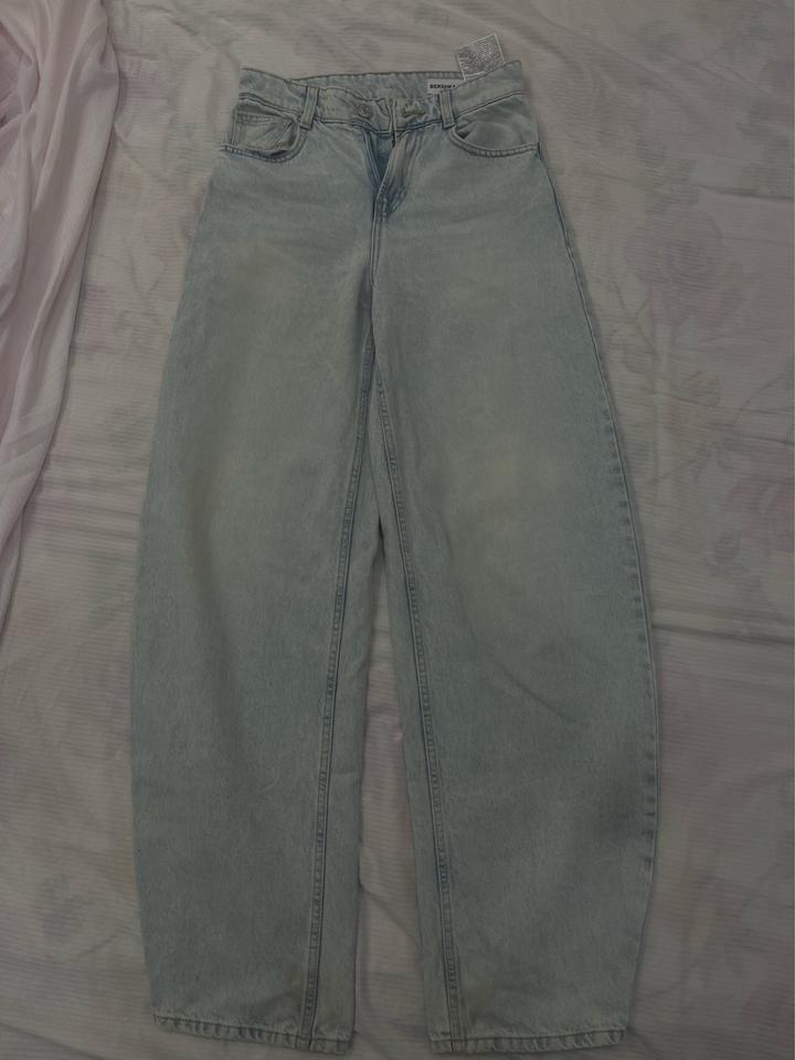 Джинсы Bershka
