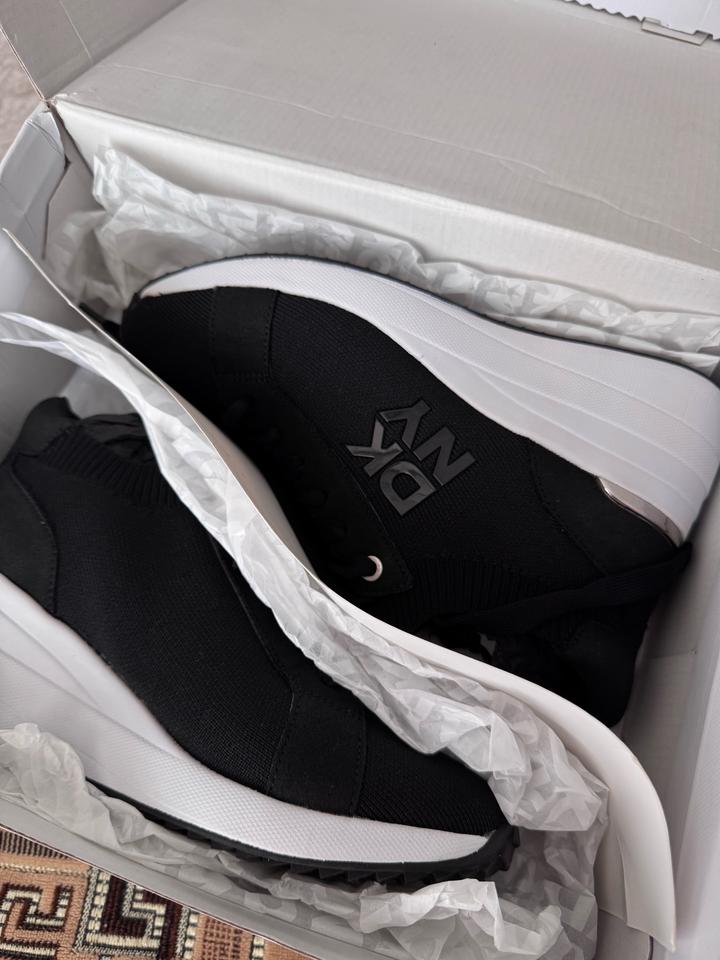 DKNY