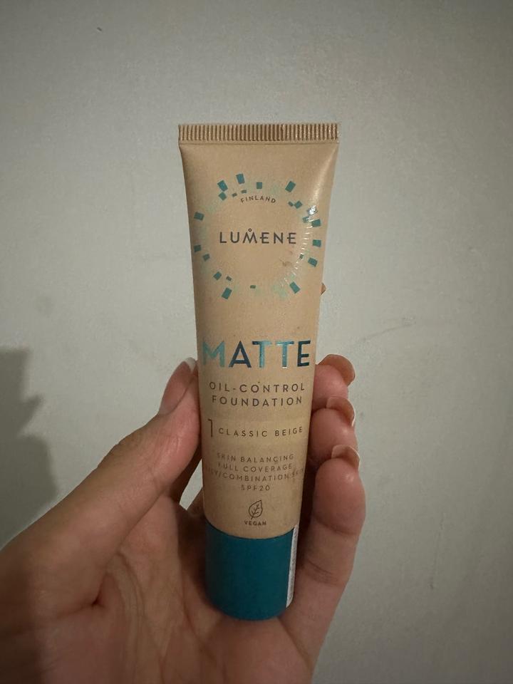 Тональный крем LUMENE Matte Oil-Control Foundation