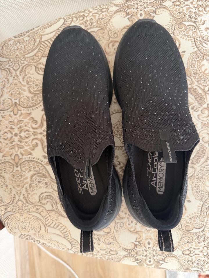 Skechers
