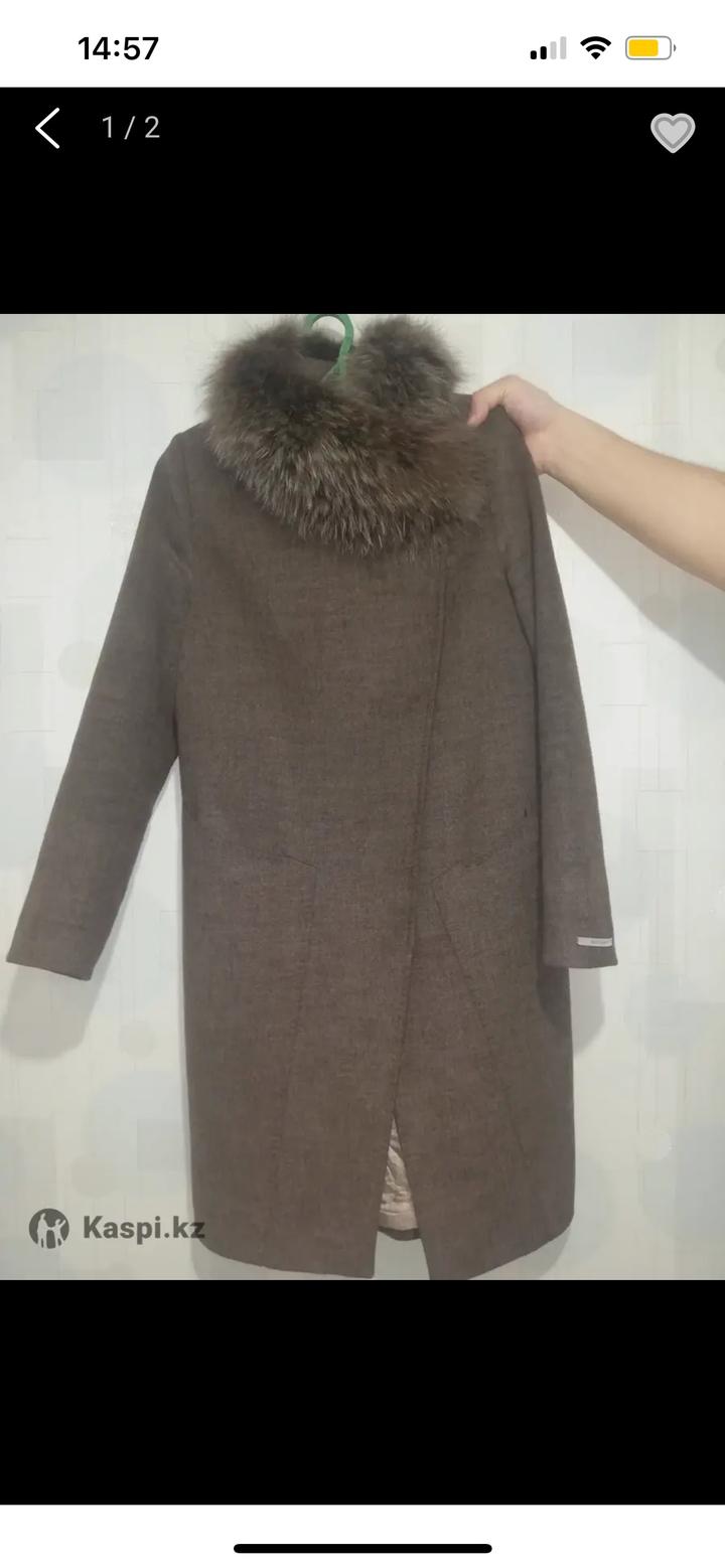 Rafaello Пальто с меховым воротником