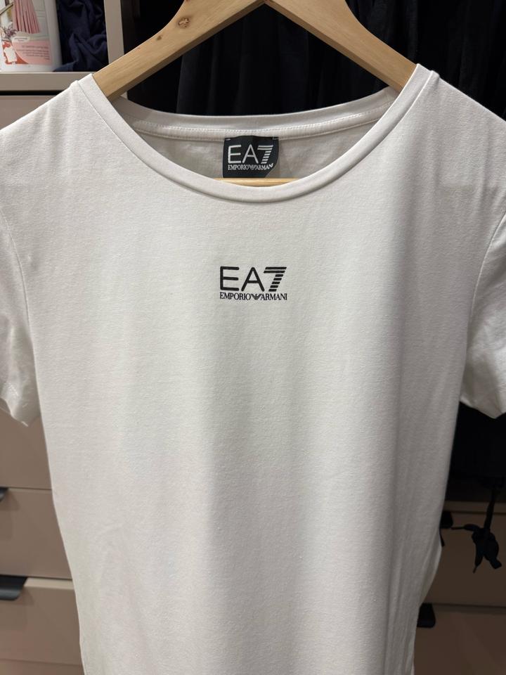 Футболка EA7