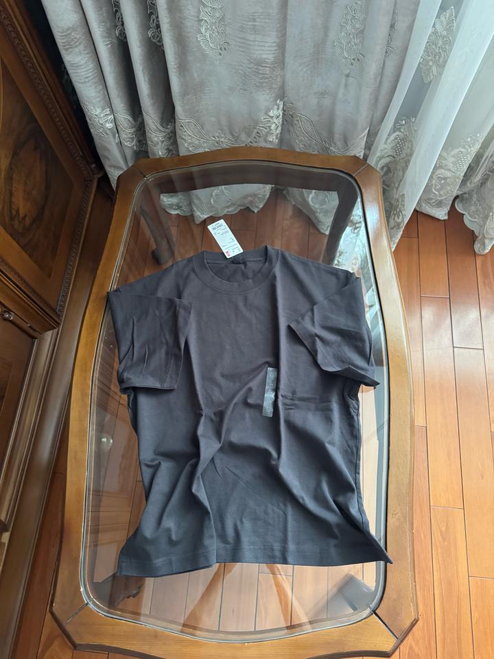 новые футболки от Uniqlo