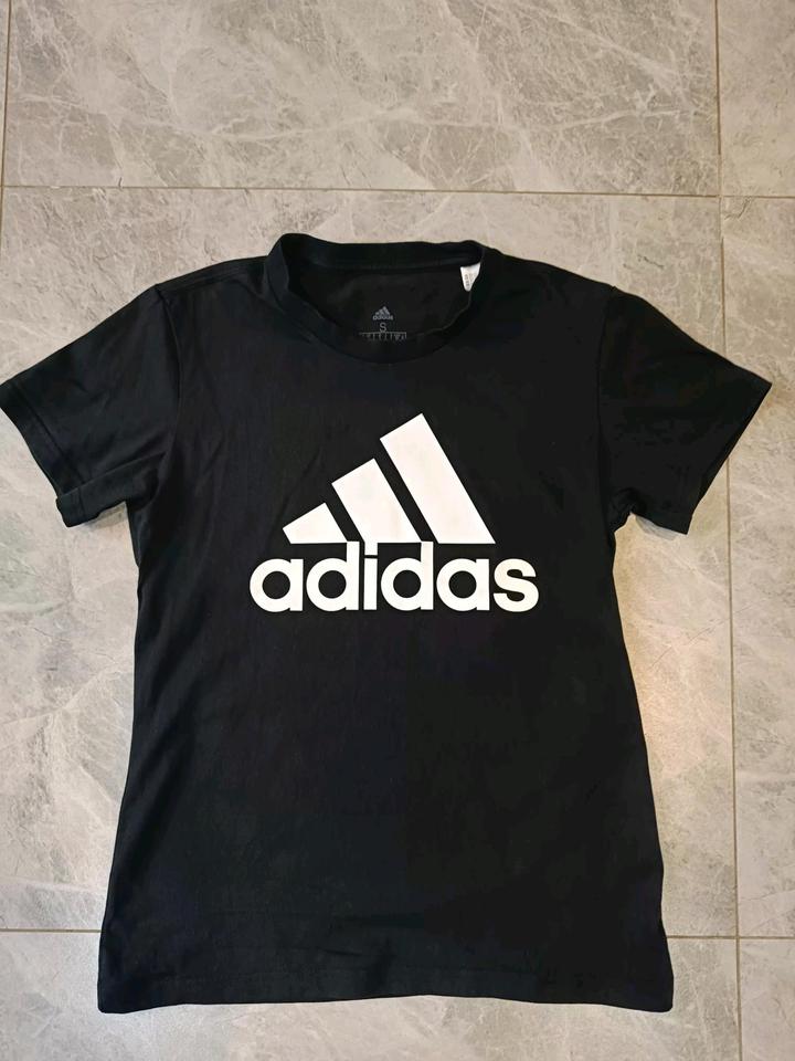 Adidas футболка S размер
