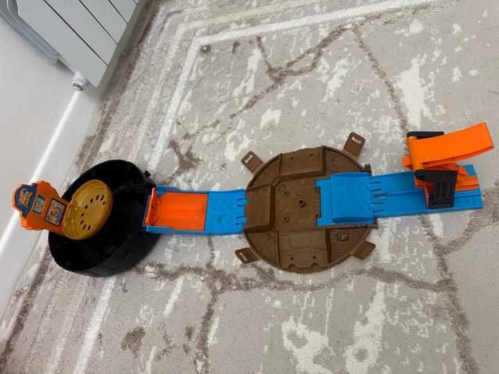 Игровой набор Hot Wheels Monster Trucks